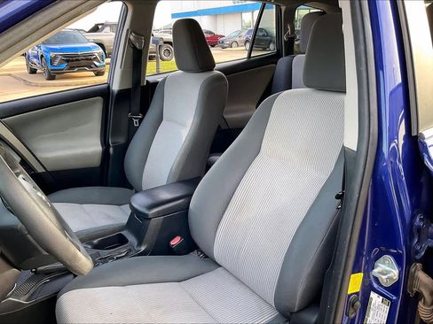 Used 2015 Toyota RAV4 LE image 8