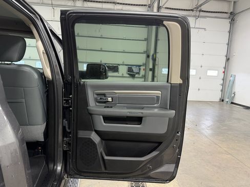 Used 2018 RAM 3500 Big Horn image 35