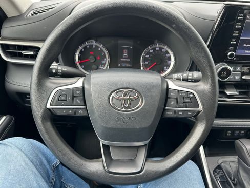 Used 2022 Toyota Highlander L FWD image 13