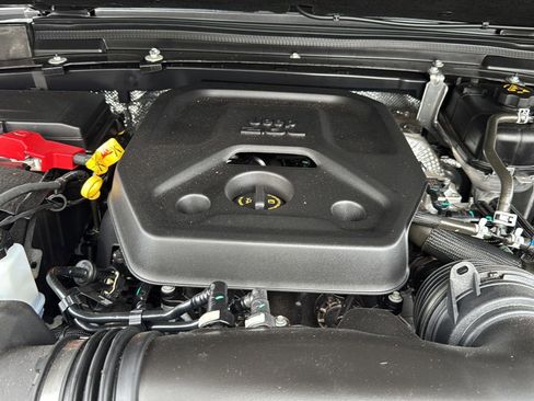 Used 2025 Jeep Wrangler Sahara image 27