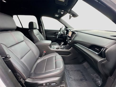 Used 2023 Chevrolet Traverse RS image 30