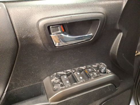 Used 2021 Toyota Tacoma TRD Off-Road image 14