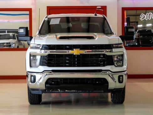Used 2025 Chevrolet Silverado 2500 LT w/ Convenience Package AWD/4WD image 10