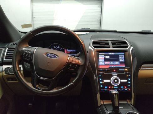 Used 2016 Ford Explorer Limited image 22