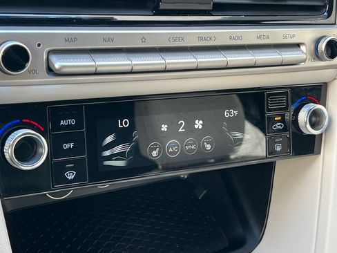 Used 2025 Genesis G70 2.5T image 21