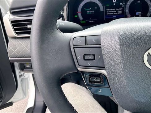 Used 2025 Toyota Camry XLE image 18