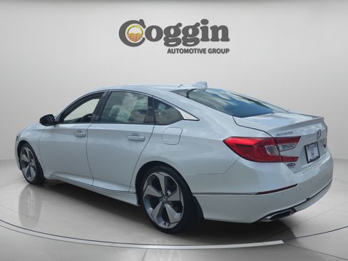 Used 2018 Honda Accord Touring image 3