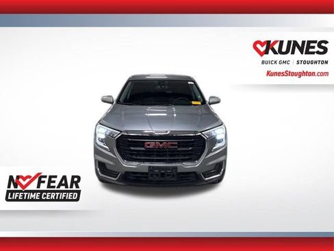 Used 2024 GMC Terrain SLE image 3