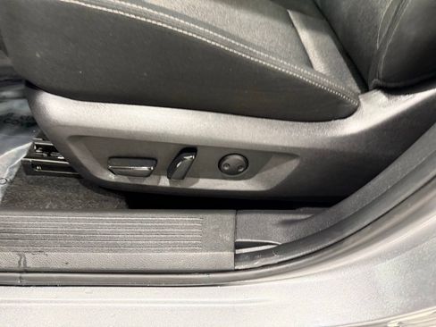 Used 2025 Nissan Rogue SV image 12