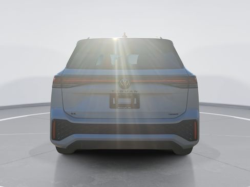 New 2026 Volkswagen Tiguan SE R-Line image 4