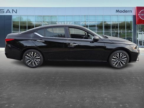 New 2025 Nissan Altima 2.5 SV image 3