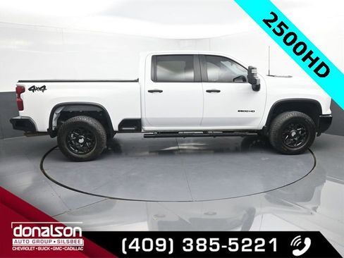 Used 2024 Chevrolet Silverado 2500 Custom w/ Custom Value Package image 2