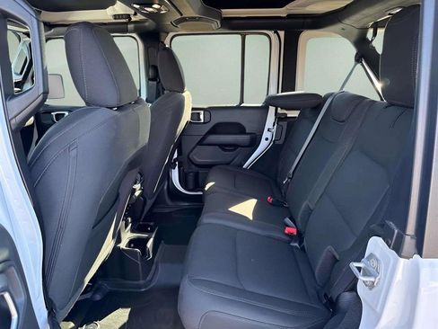 Used 2022 Jeep Wrangler Unlimited Sahara w/ Cold Weather Group image 11