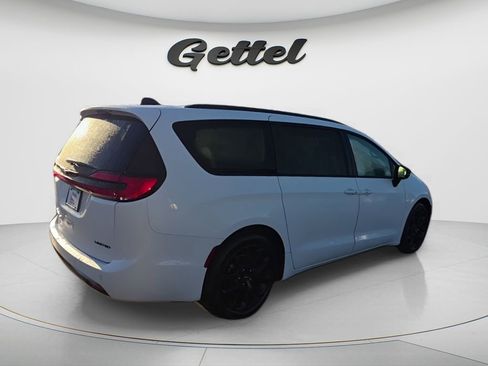 Used 2025 Chrysler Pacifica Limited FWD image 5