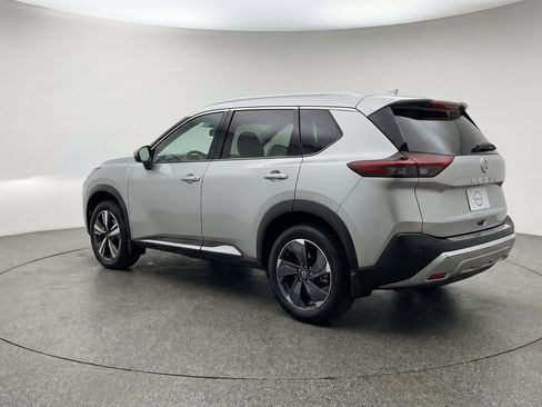 Used 2025 Nissan Rogue SV AWD/4WD image 6