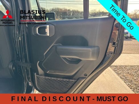 Used 2023 Jeep Wrangler Unlimited w/ Cold Weather Group AWD/4WD image 44