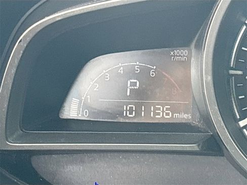 Used 2018 MAZDA MAZDA3 Touring image 12