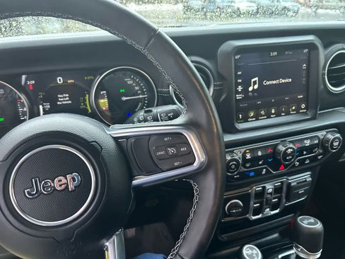 Used 2023 Jeep Wrangler Sahara w/ Cold Weather Group image 26