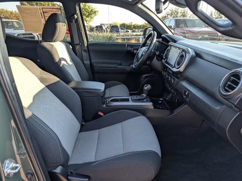 Certified 2022 Toyota Tacoma TRD Off-Road AWD/4WD image 29