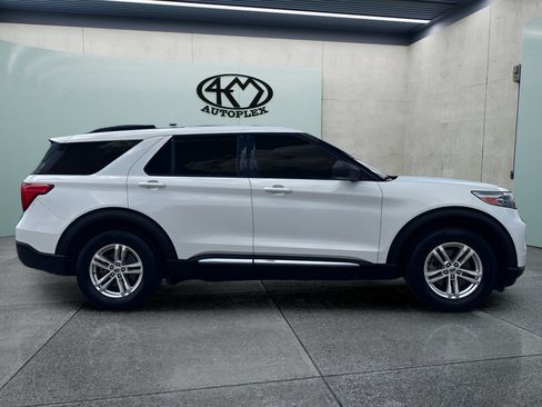 Used 2020 Ford Explorer XLT w/ Equipment Group 202A RWD image 2