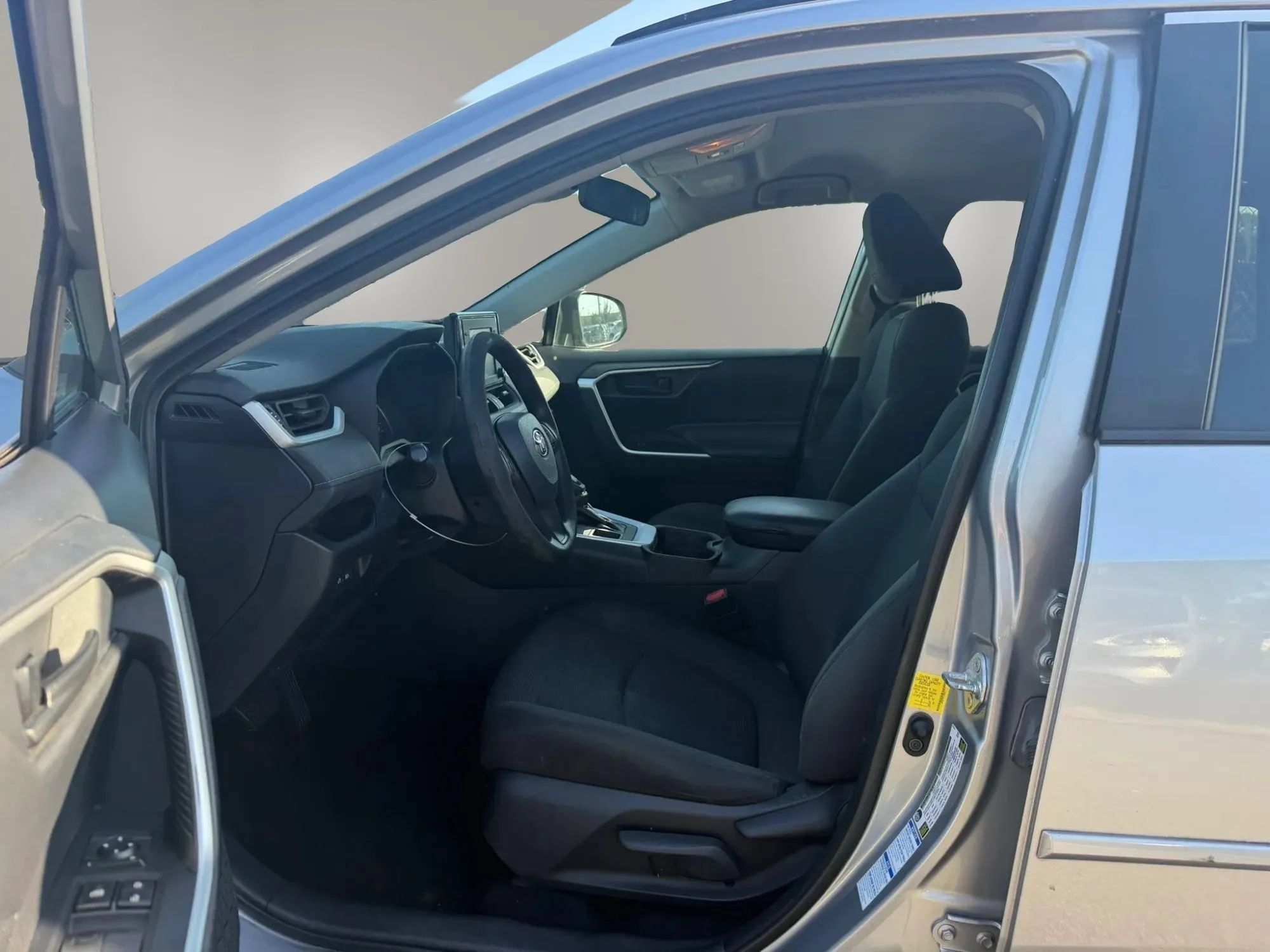 Used 2021 Toyota RAV4 LE AWD/4WD image 26