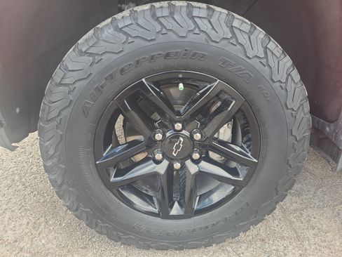 Used 2019 Chevrolet Silverado 1500 LT Trail Boss AWD/4WD image 11