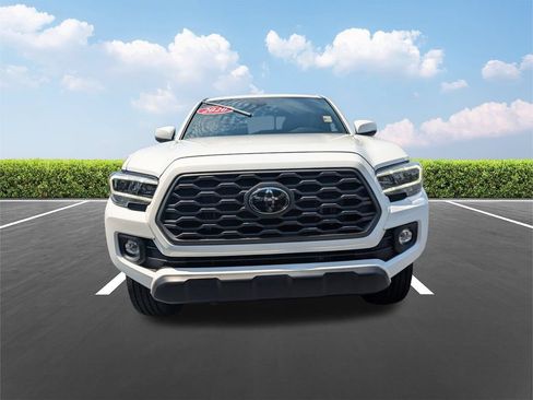 Used 2020 Toyota Tacoma TRD Off-Road w/ TRD Premium Off Road Package AWD/4WD image 10