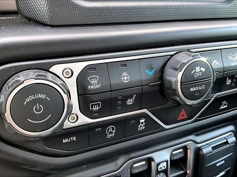 Used 2022 Jeep Gladiator Sport AWD/4WD image 16