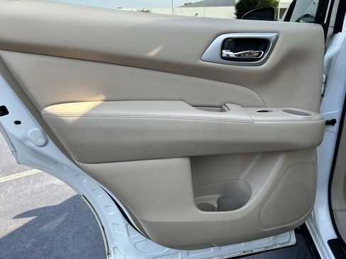 Used 2015 Nissan Pathfinder SL w/ SL Premium Package FWD image 13