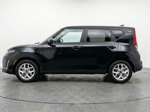 Used 2025 Kia Soul LX w/ LX Technology Package FWD image 5