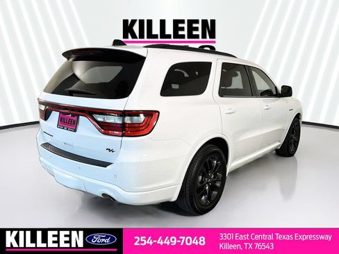 Used 2023 Dodge Durango R/T RWD image 9