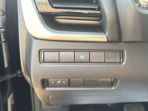 Used 2021 Nissan Rogue SV image 8