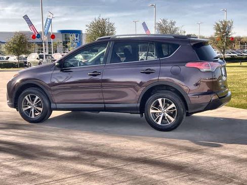 Used 2018 Toyota RAV4 XLE image 4