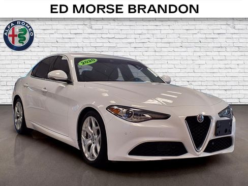 Used 2020 Alfa Romeo Giulia Ti RWD image 6