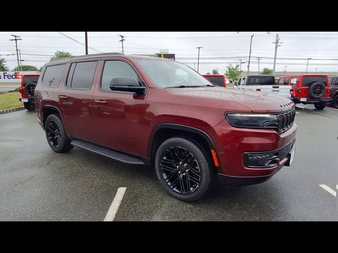 Used 2023 Jeep Wagoneer Series II AWD/4WD image 2