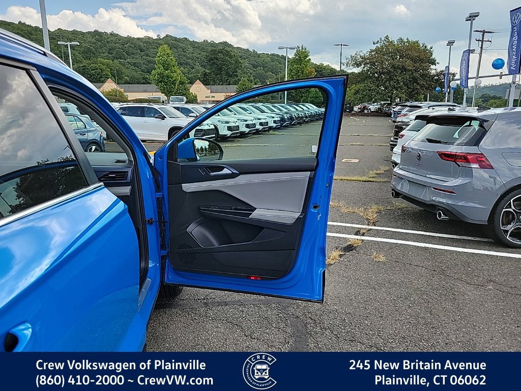 Certified 2024 Volkswagen Taos SE AWD/4WD image 40