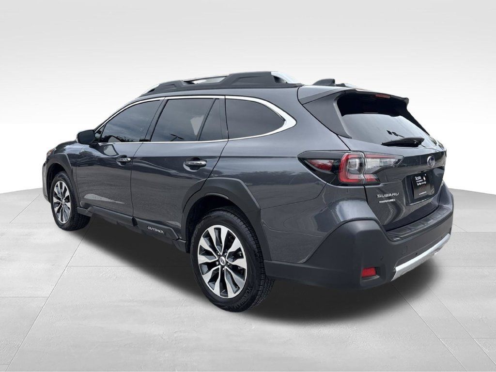 Used 2025 Subaru Outback Touring AWD/4WD image 3