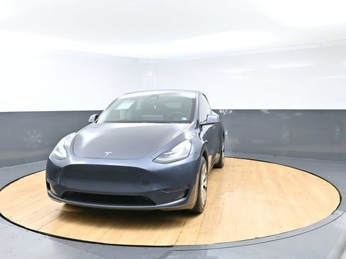 Used 2022 Tesla Model Y Long Range AWD/4WD image 3