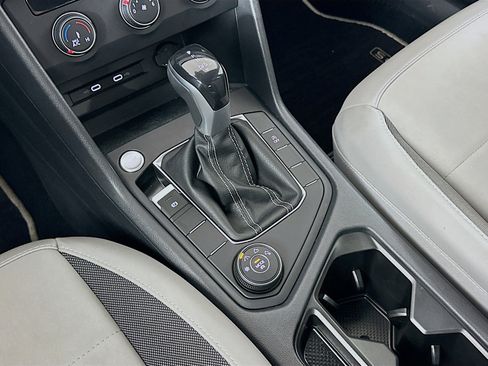 Used 2022 Volkswagen Taos SE w/ Driver Assistance Package image 23