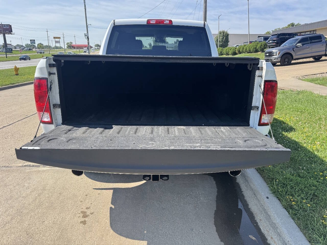 Used 2017 RAM 1500 Express AWD/4WD image 10