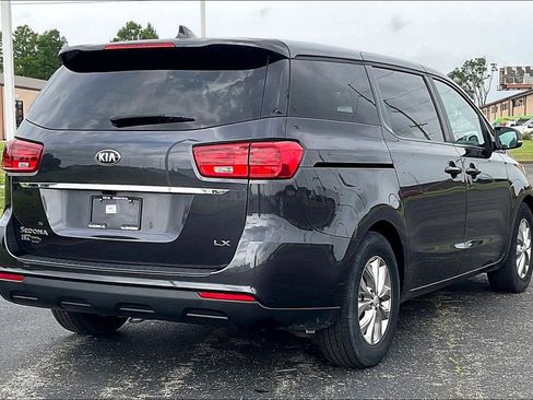 Used 2019 Kia Sedona LX FWD image 2