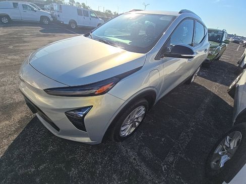 Used 2023 Chevrolet Bolt EUV LT w/ Driver Confidence Package FWD image 1