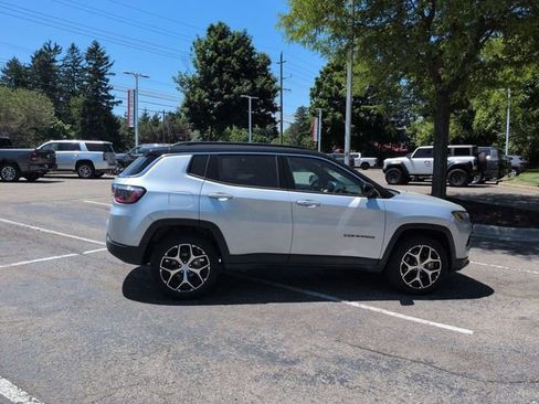 Used 2024 Jeep Compass Limited w/ Sun and Sound Group AWD/4WD image 2