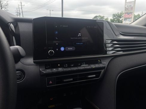 Used 2025 Toyota Camry LE FWD image 20