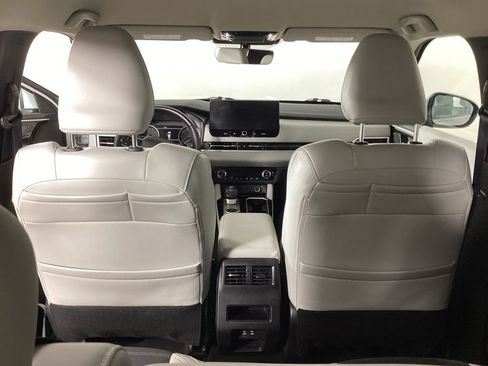 Used 2025 Mitsubishi Outlander SE FWD image 32