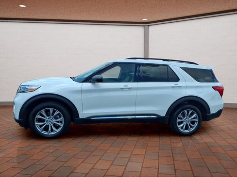 Used 2023 Ford Explorer XLT w/ Equipment Group 202A AWD/4WD image 5