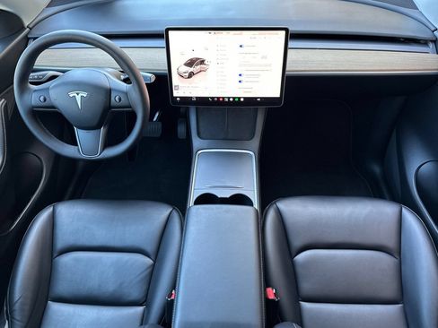 Used 2022 Tesla Model Y Long Range AWD/4WD image 13