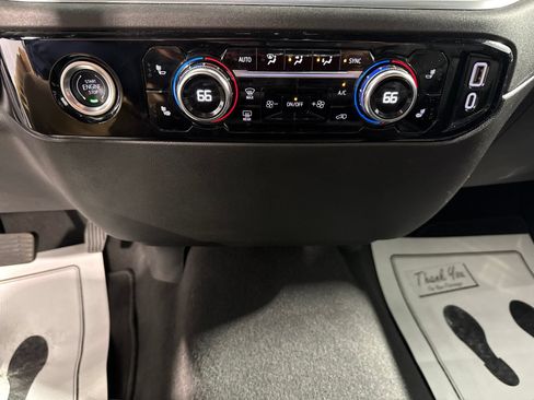 Used 2024 GMC Sierra 1500 SLT AWD/4WD image 31
