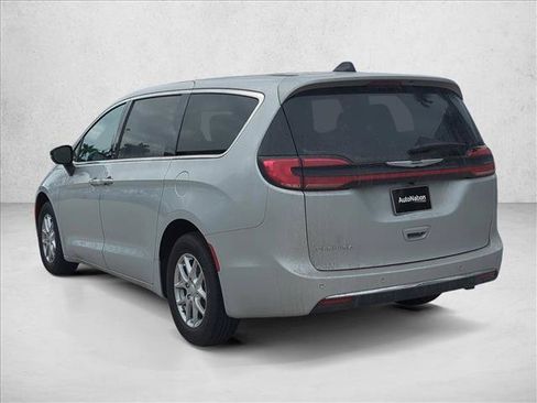 New 2026 Chrysler Pacifica Select FWD image 9
