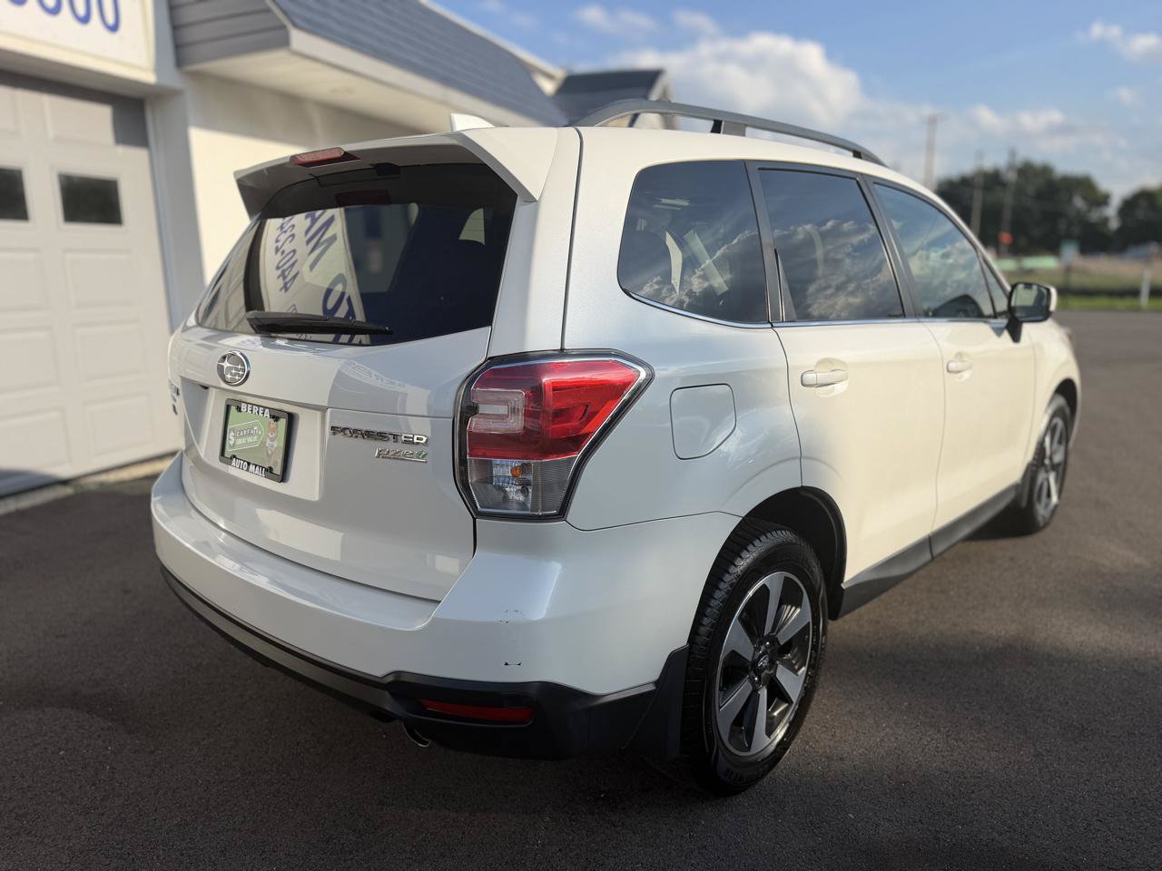 Used 2017 Subaru Forester 2.5i Limited AWD/4WD image 8